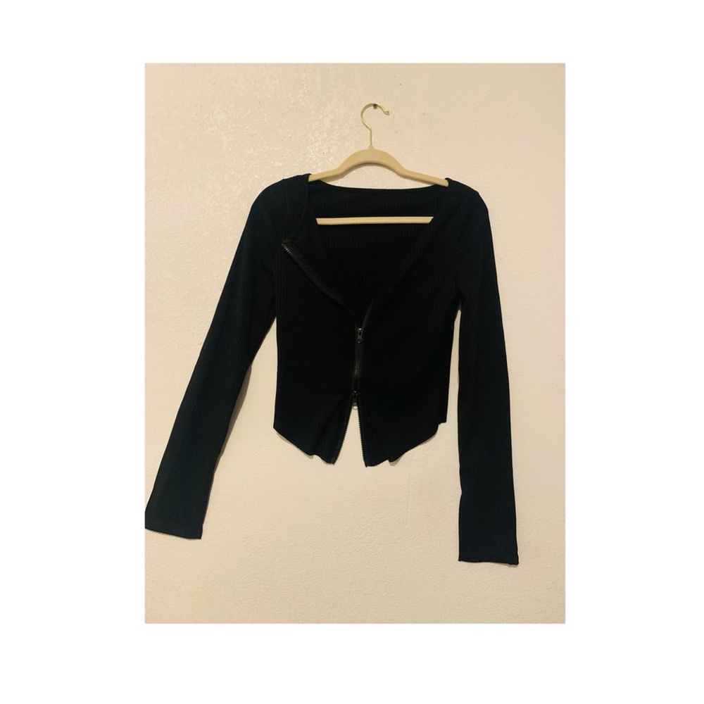 Black double zipper crop top